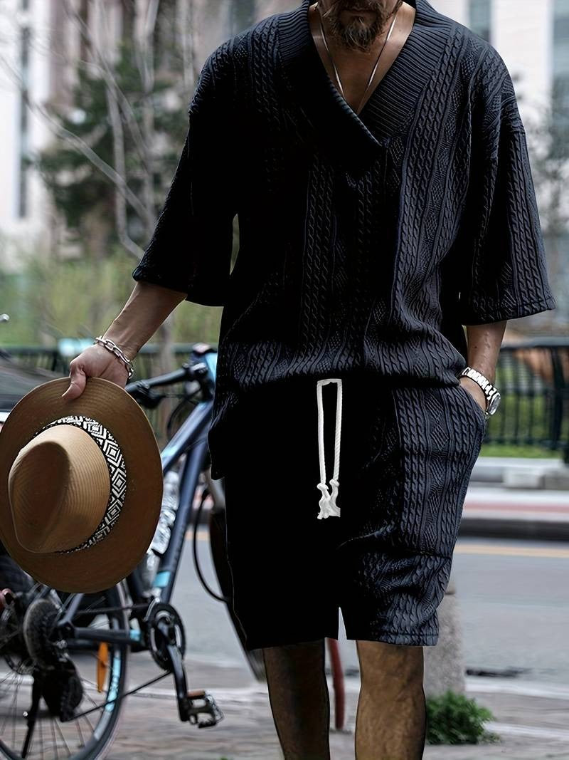 mit V-Ausschnitt und passender Shorts - Johann