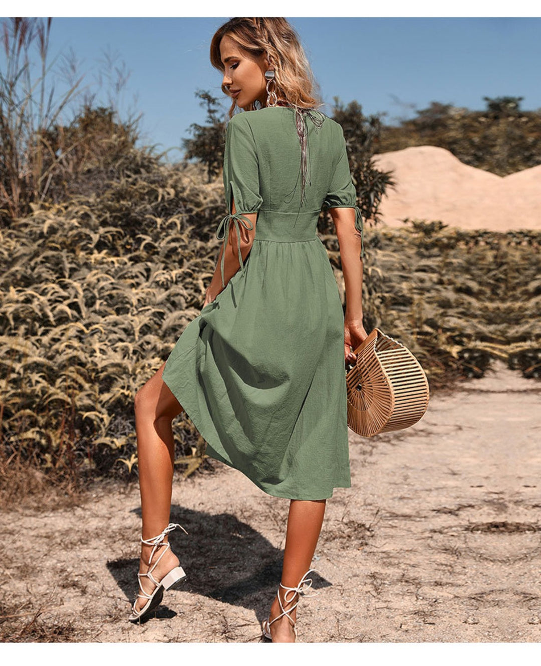 Heidi Mode | Einfaches kurzärmeliges Kleid mit V-Ausschnitt in Uni-Farbe