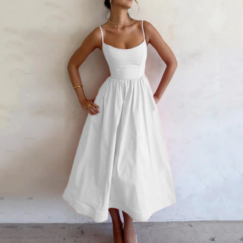 Heidi Mode | Einfarbiges Kleid mit U-Ausschnitt und Strapsen