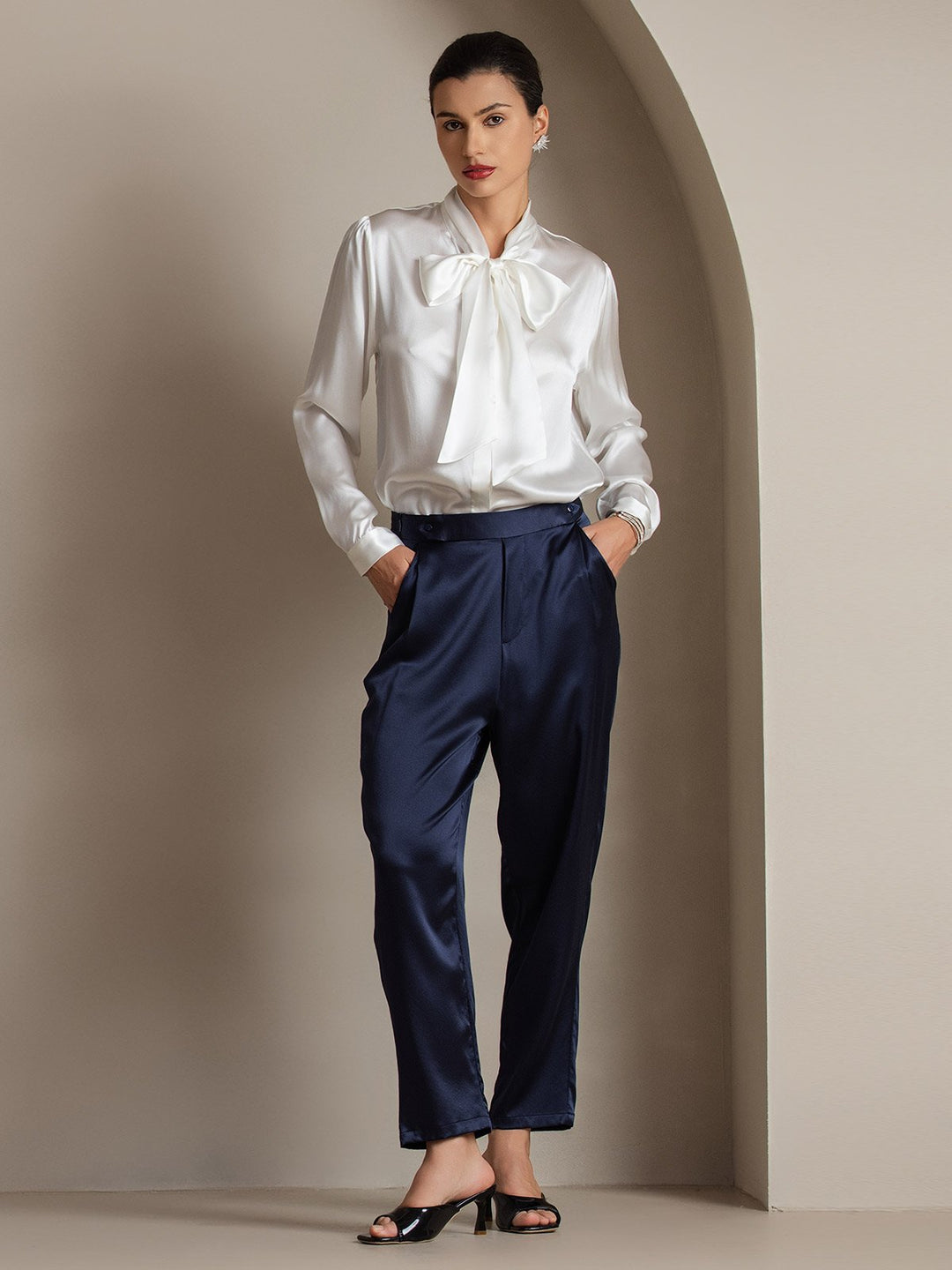 Heidi-Mode | Damen Elegante Seidenbluse mit Schlipskragen und Langen Ärmeln