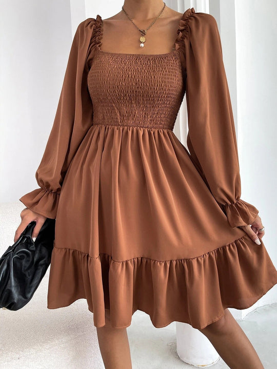 Heidi-Mode | Fließendes Langarmkleid mit Quadratischem Schnitt und Rüsch