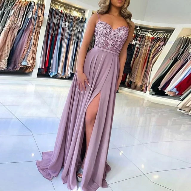Heidi-Mode | Kleid aus Spitze mit Hohem Schlitz
