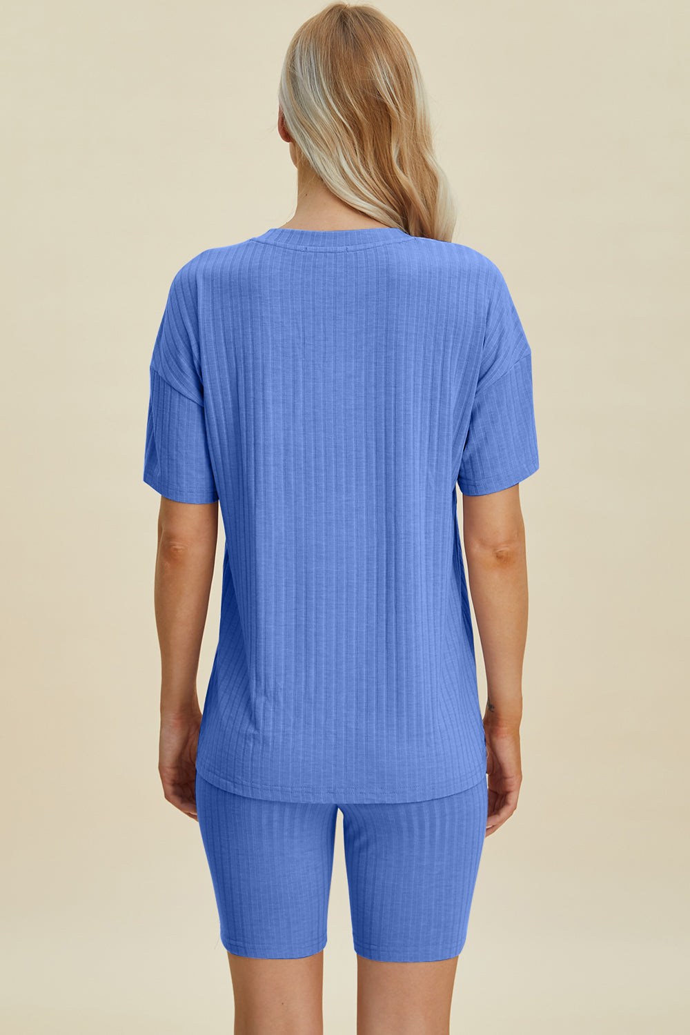Heidi-Mode | Basic Bae Vollgröße Geripptes V-Ausschnitt Kurzarm Oberteil und Shorts Set