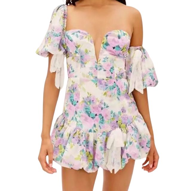 Schulterfreier Playsuit mit Spitzenrand und Blumendruck