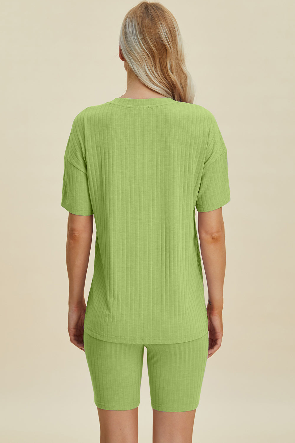 Heidi-Mode | Basic Bae Vollgröße Geripptes V-Ausschnitt Kurzarm Oberteil und Shorts Set
