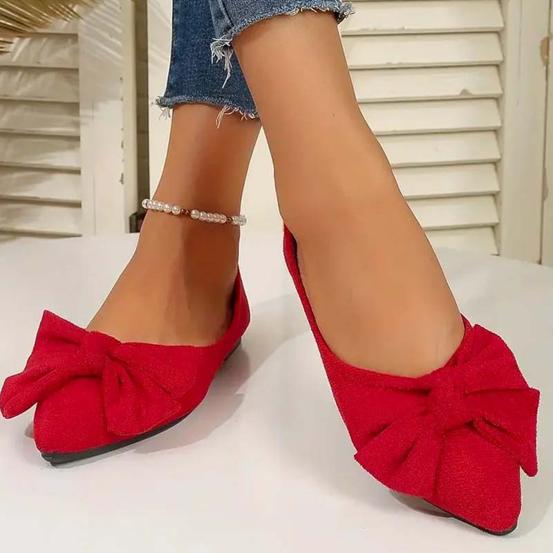 Flache Schuhe mit spitzer Zehenpartie