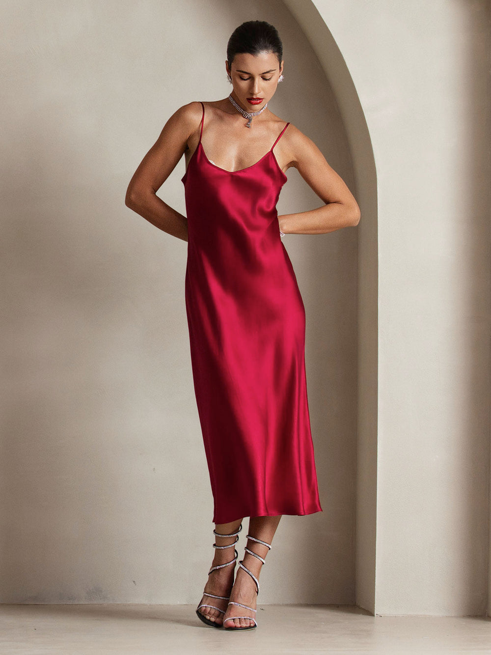 Heidi-Mode | Lange Seidenkleid mit Spaghetti-Träger Elegantes Design
