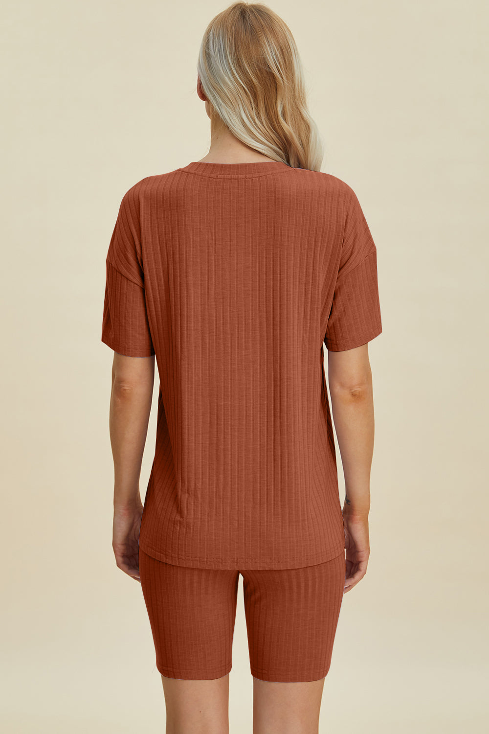 Heidi-Mode | Basic Bae Vollgröße Geripptes V-Ausschnitt Kurzarm Oberteil und Shorts Set