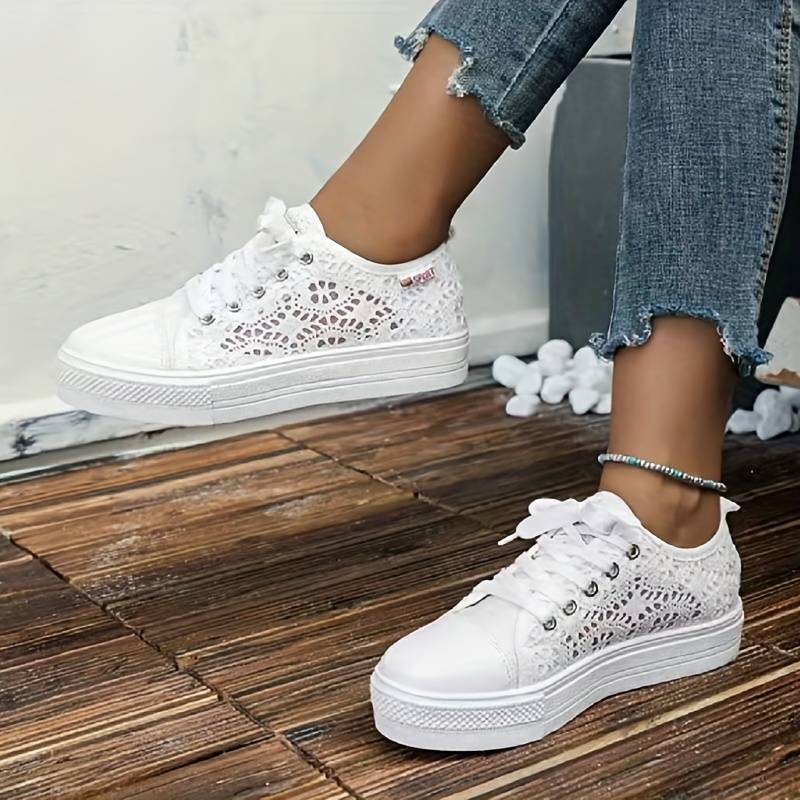 Heidi-Mode | Schicke und Luftige Spitzensneaker