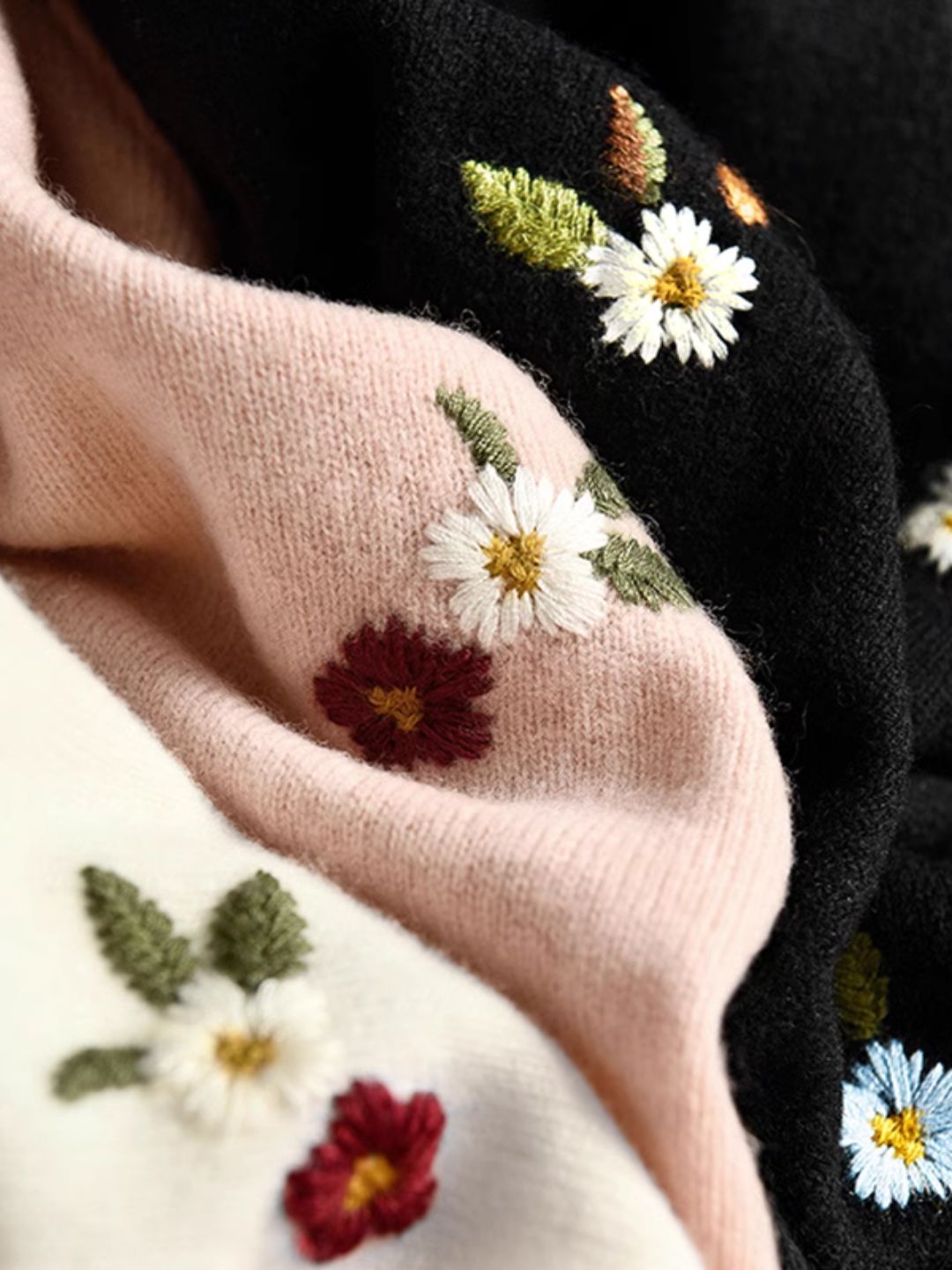 Heidi-Mode | Klassischer Rundhalsbestickter Pullover Pink