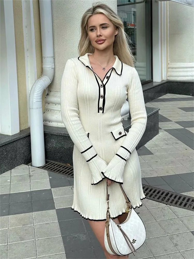 Heidi-Mode | Kleid mit Polokragen und Dekorativen Taschen Gerippter Strick Damen