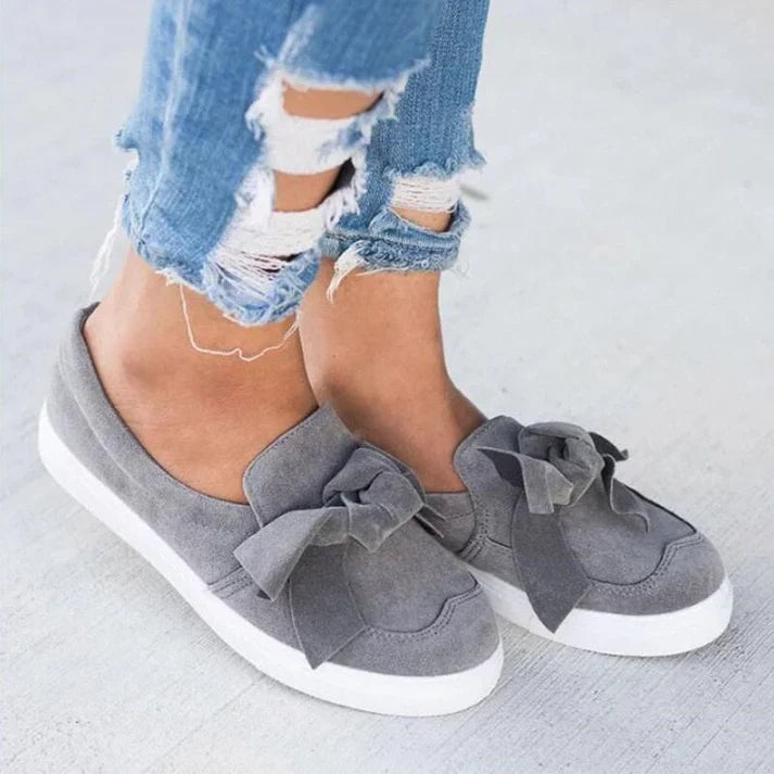 Schöne Schuhe mit Schleife