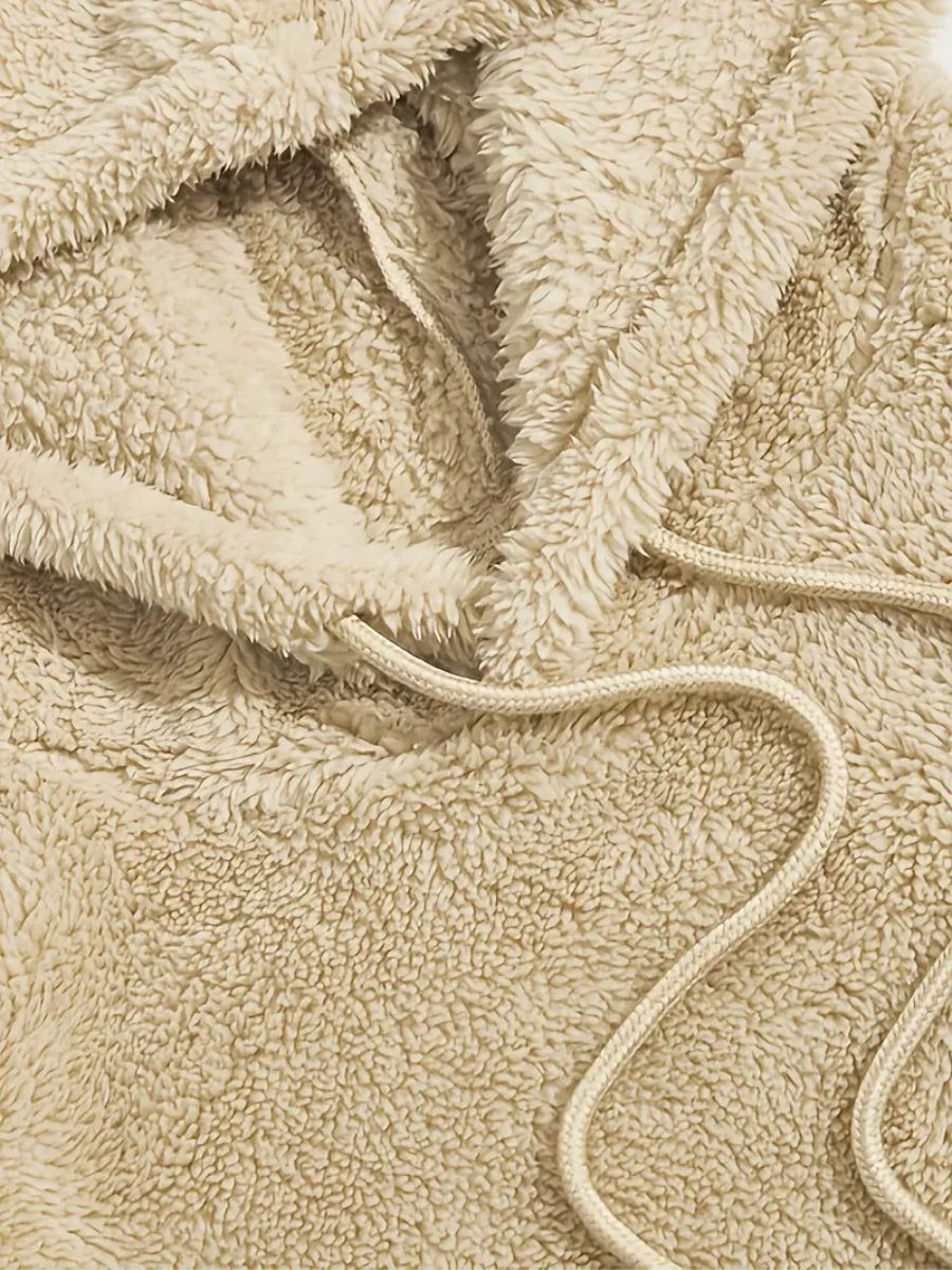 Heidi-Mode | Fluffy Hoodie und Shorts