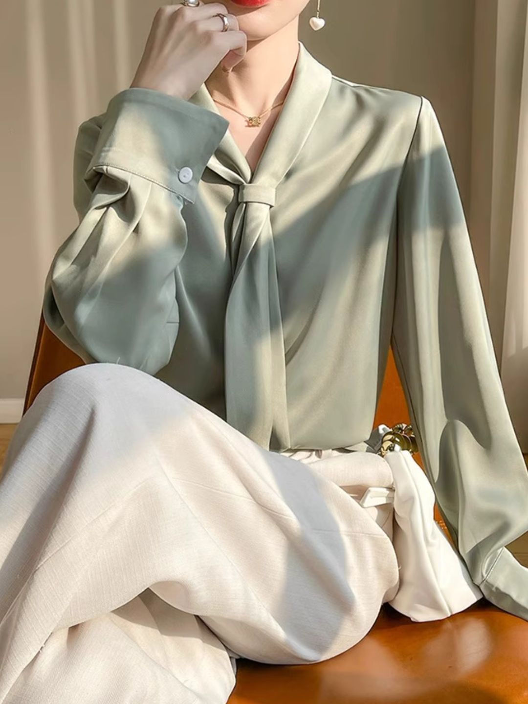 Heidi-Mode | Elegantes Langarmshirt mit Fließendem Kragen