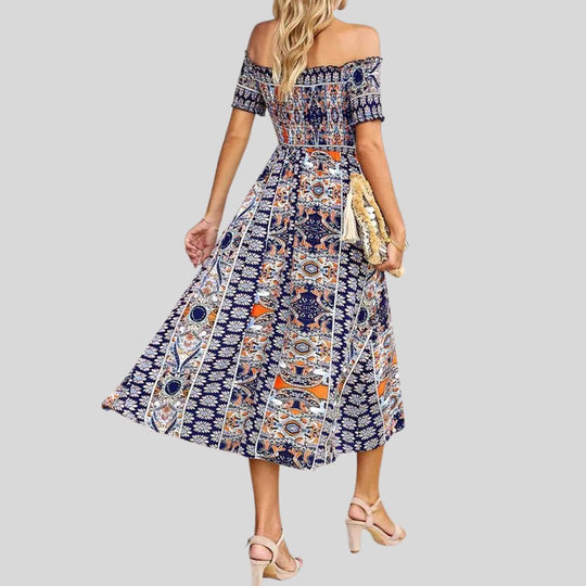 Langes Boho-Kleid mit freien Schultern und Rüschen