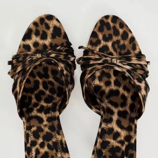 Heidi-Mode | High-Heeled Slippers mit Leopardenmuster