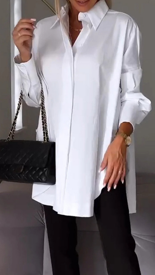 Stylisches Oversize-Shirt mit hochgekrempelten Ärmeln