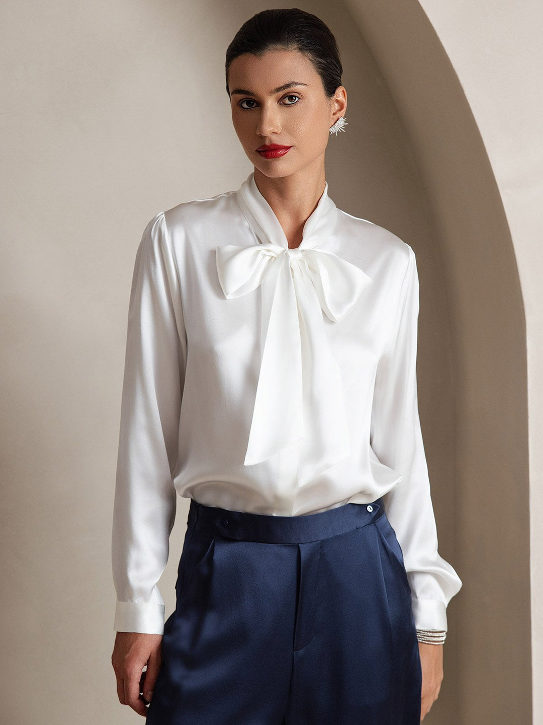 Heidi-Mode | Damen Elegante Seidenbluse mit Schlipskragen und Langen Ärmeln