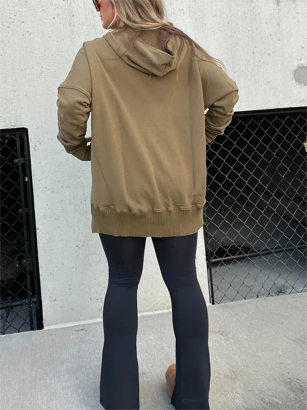 Heidi-Mode | Hoodie mit Knopfverschluss und Handwärmern