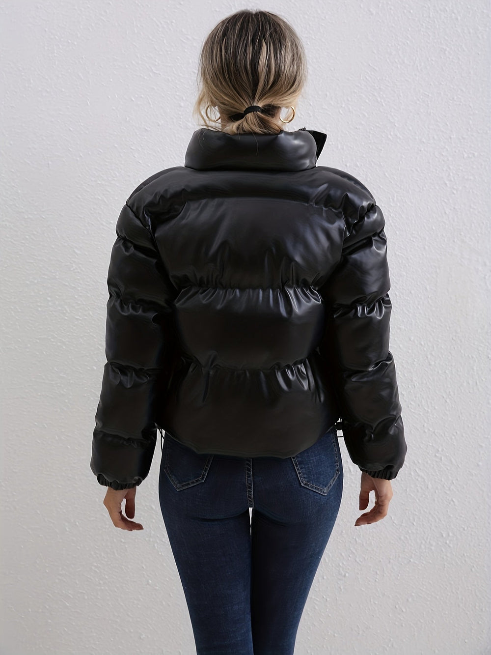 Heidi-Mode | Kurze Schwarze Daunenjacke mit Daunenfüllung