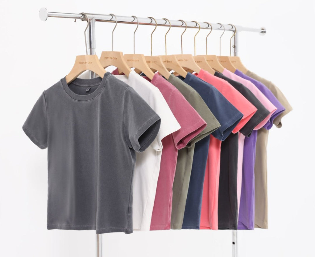 Heidi Mode | Schillerndes altes kurzes T-Shirt mit Färbung