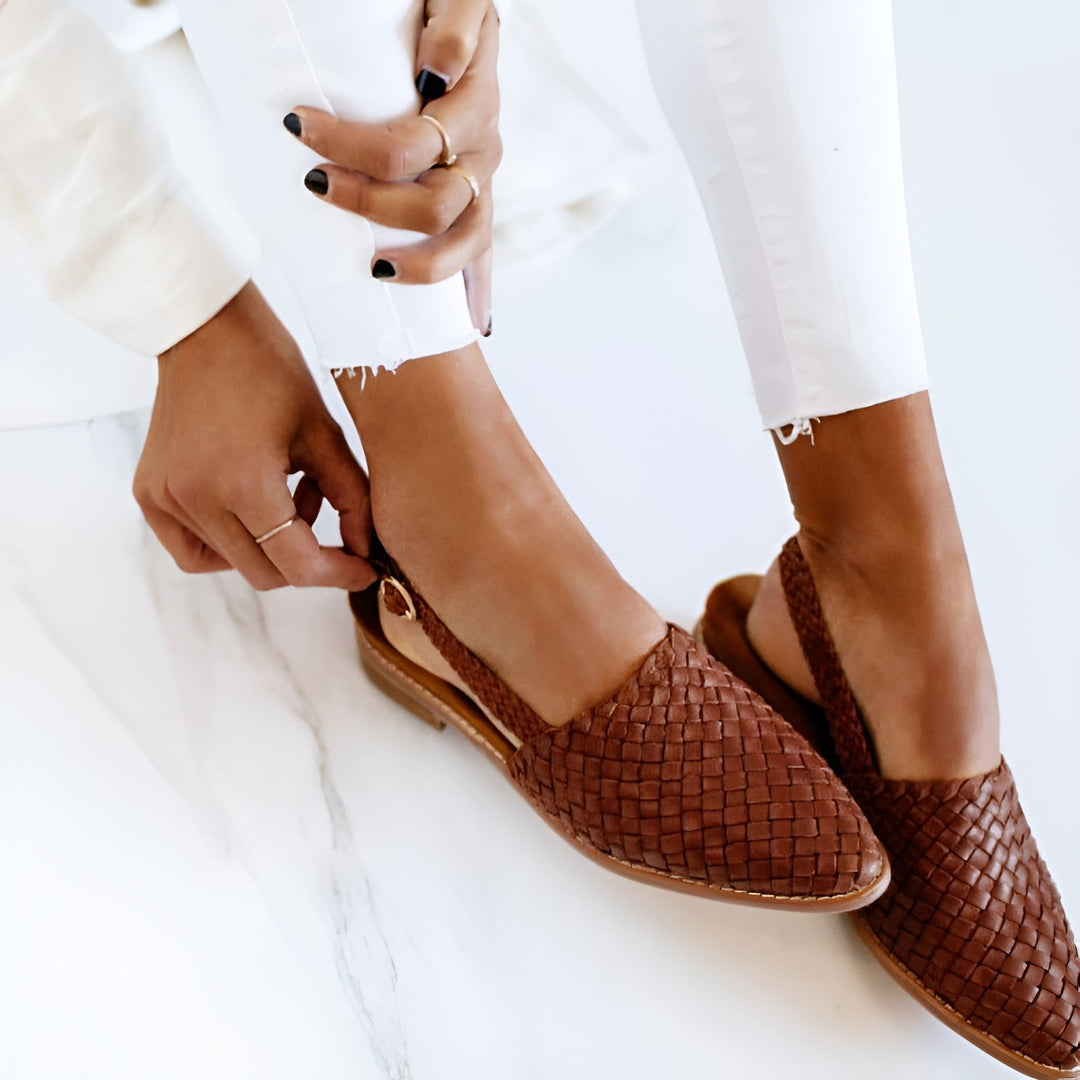 Heidi-Mode | Flache Sandalen mit Flechtmuster