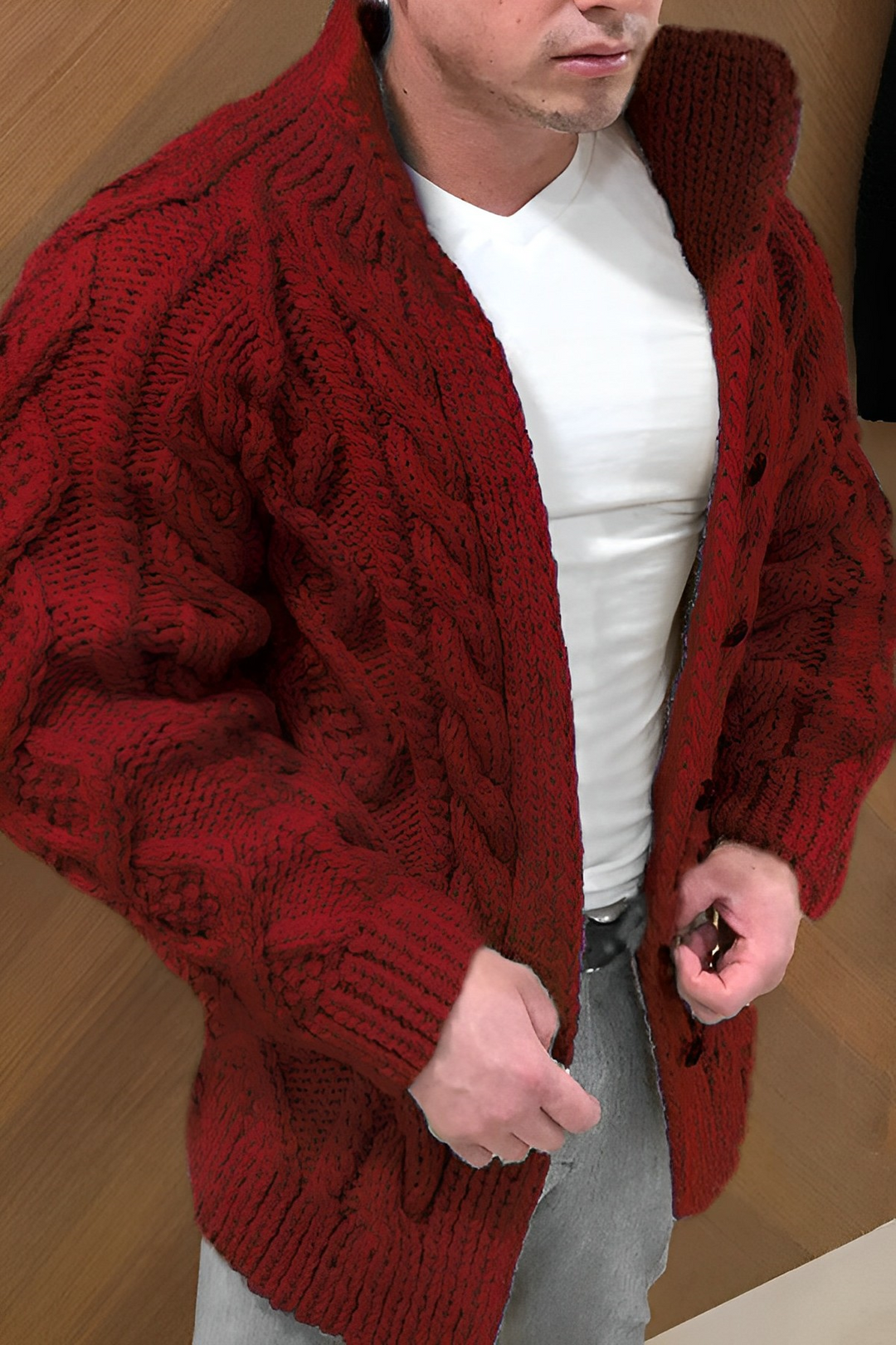 Warme Strickjacke mit Zopfmuster