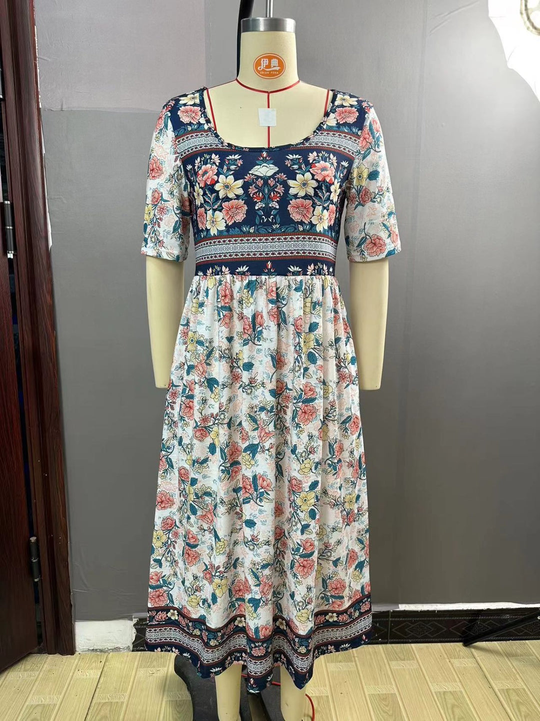 Heidi Mode | Rundhalsausschnitt Kurzarm Bohemian Print Kleid Frauen