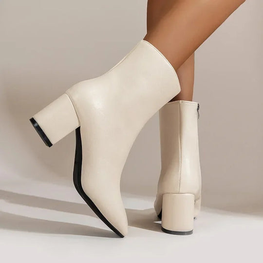 Heidi-Mode | Elegante und Vielseitige Stiefeletten