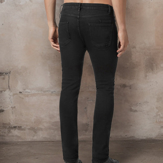 Stretch-Jeans mit gerissenen Kanten in schmaler Passform