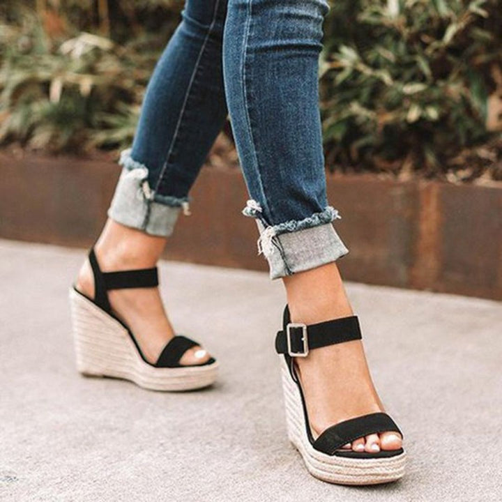 Stylische Keilsandaletten