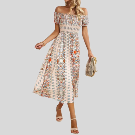 Langes Boho-Kleid mit freien Schultern und Rüschen