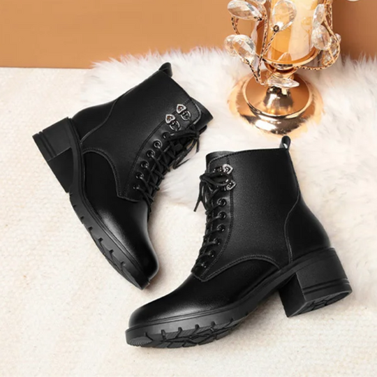Heidi-Mode | Damenstiefel mit Schnalle und Nieten Design Stabiler Absatz