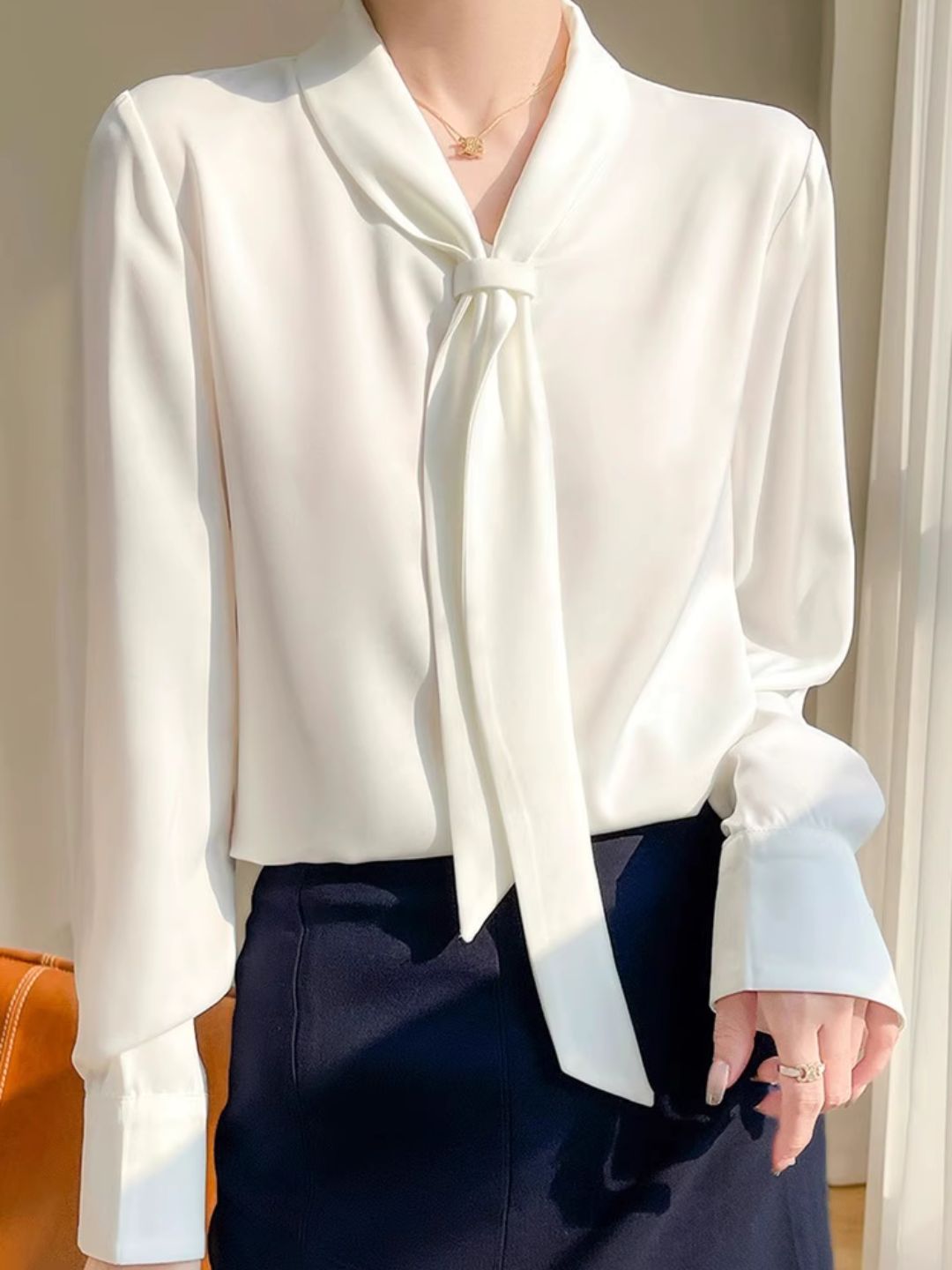 Heidi-Mode | Elegantes Langarmshirt mit Fließendem Kragen