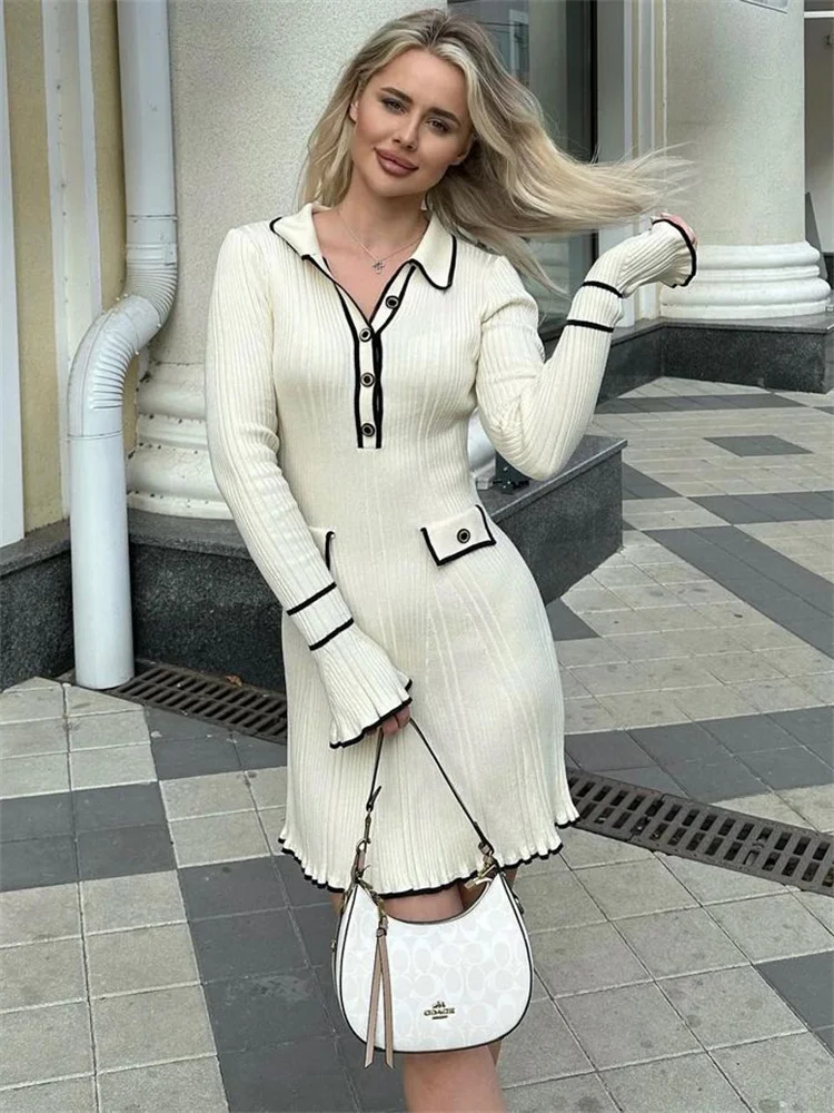 Heidi-Mode | Kleid mit Polokragen und Dekorativen Taschen Gerippter Strick Damen