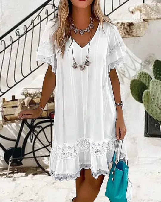 Heidi-Mode | Einfarbiges Kleid mit Kurzen Ärmeln und Spitzeneinsätzen