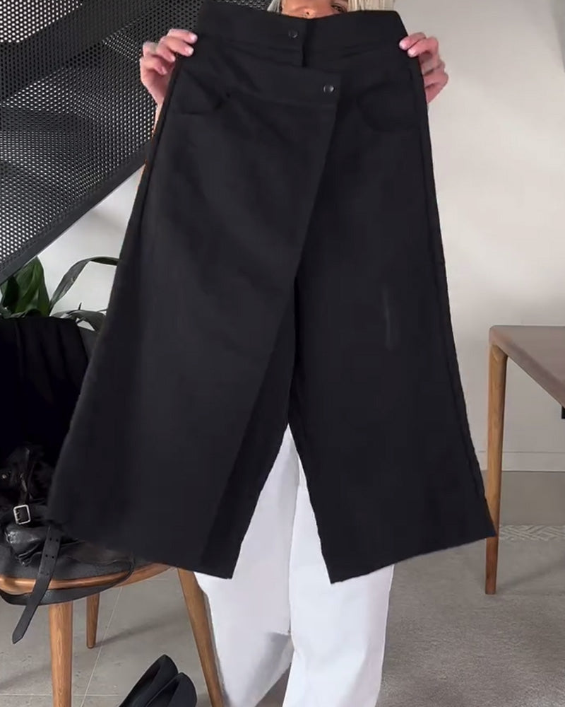 Heidi-Mode | Hochtaillierte Schwarze Hosen mit Querliegender Knopfverschluss