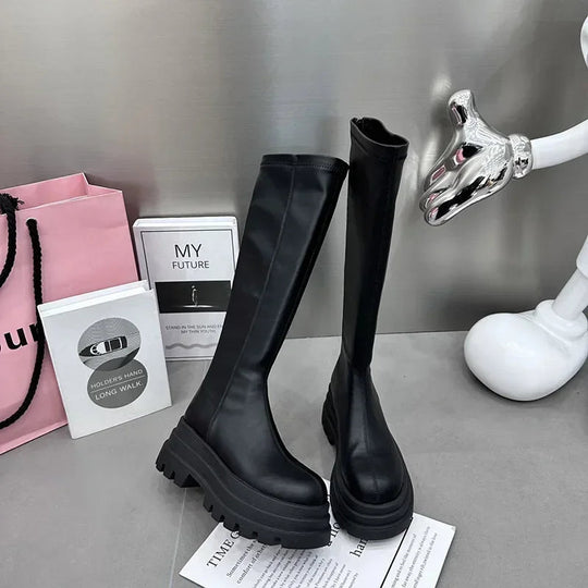 Heidi-Mode | Lange Schwarze Stiefelschuhe Für Komfort Und Stil