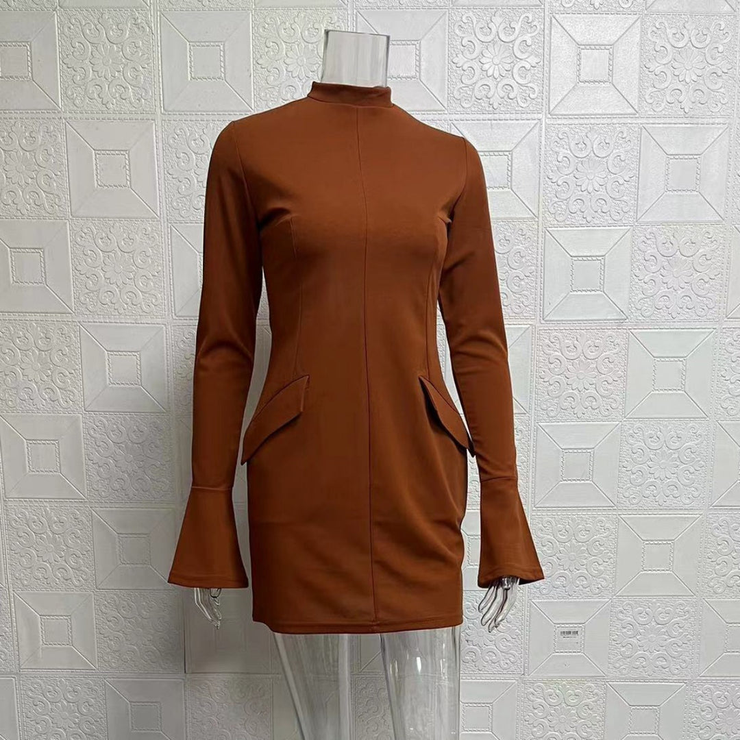 Heidi Mode | Schmal geschnittenes, langärmeliges, hüftumspielendes Kleid