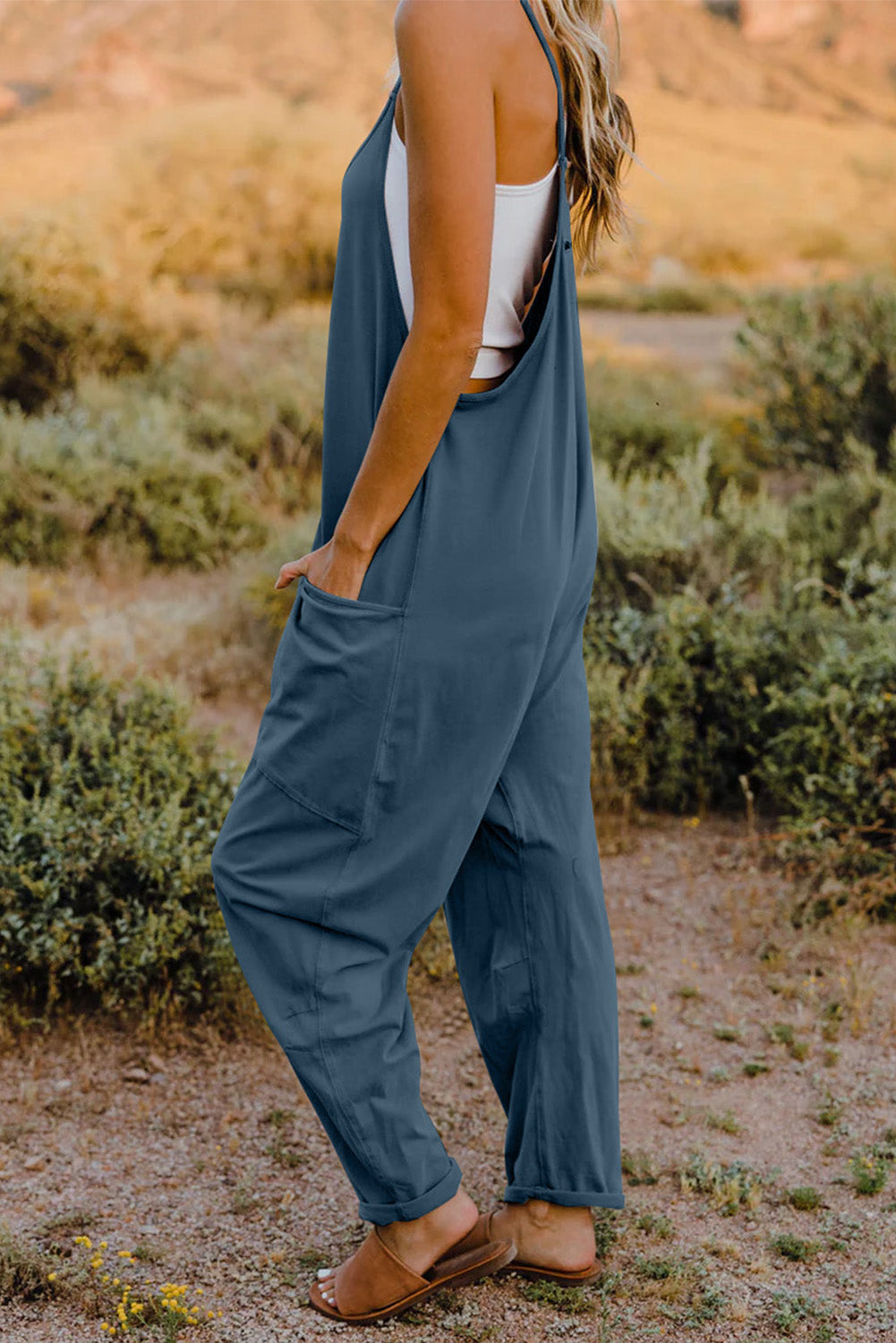 Heidi-Mode | Double Take Vollgrößen V-Ausschnitt Ärmelloses Jumpsuit mit Taschen