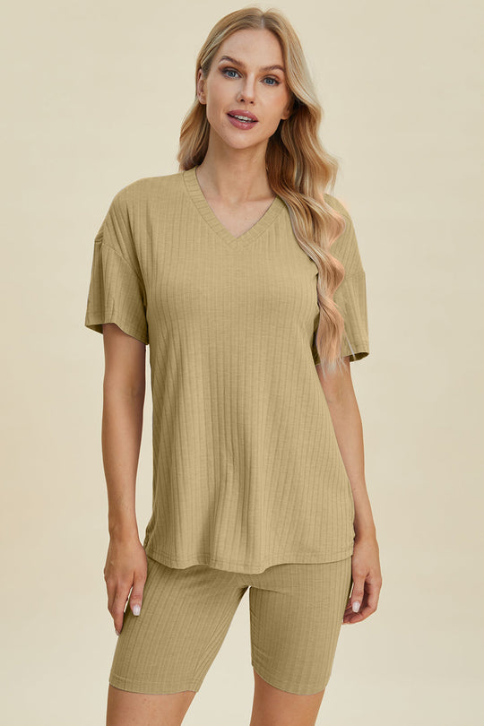 Heidi-Mode | Basic Bae Vollgröße Geripptes V-Ausschnitt Kurzarm Oberteil und Shorts Set