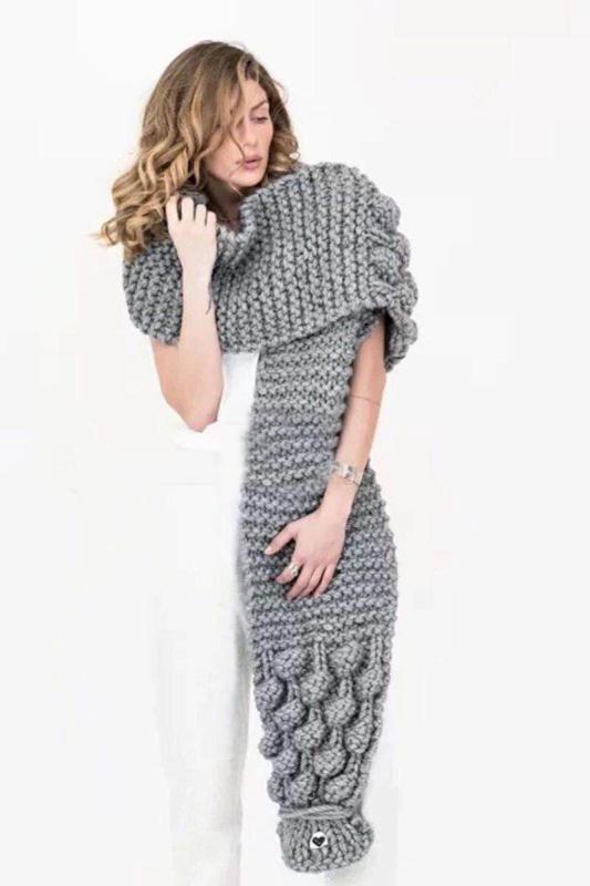Damen Kuscheliger, handgefertigter Strickschal mit modischem Zopfmuster und extra weitem Design Heidi-Mode