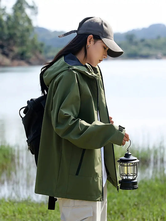 Heidi-Mode - Wasser- und winddichte Damenregenjacke mit Kapuze und Taschen