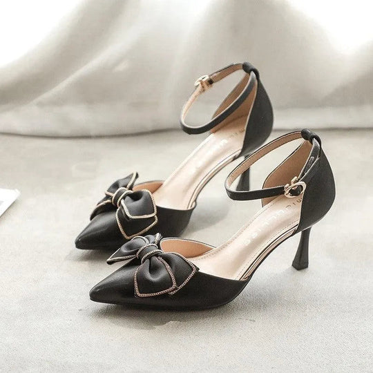 Heidi-Mode | Pumps für Damen mit Schleife und Spitzenabsatz