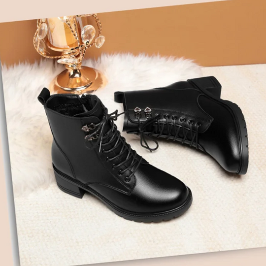 Heidi-Mode | Damenstiefel mit Schnalle und Nieten Design Stabiler Absatz
