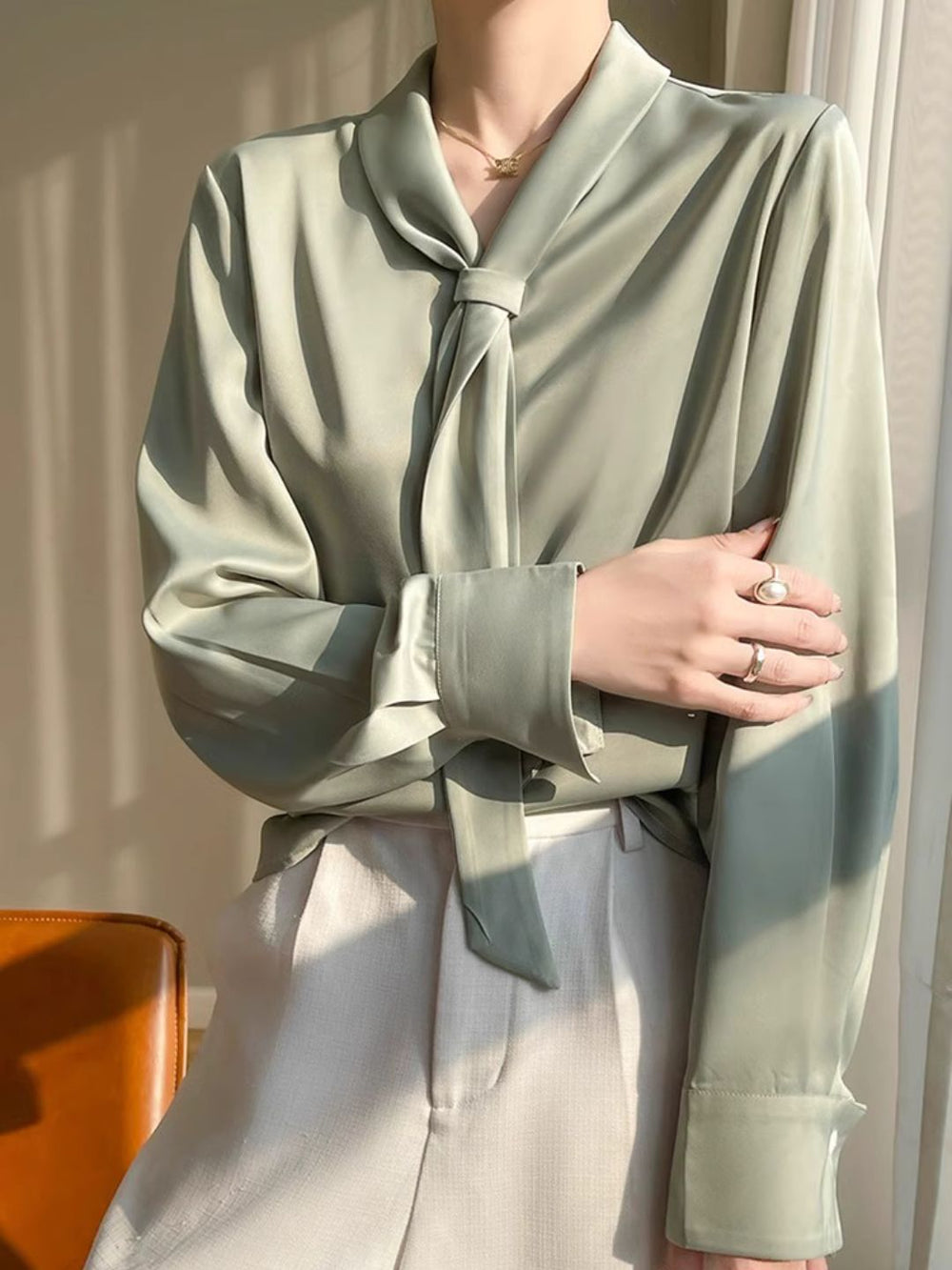 Heidi-Mode | Elegantes Langarmshirt mit Fließendem Kragen