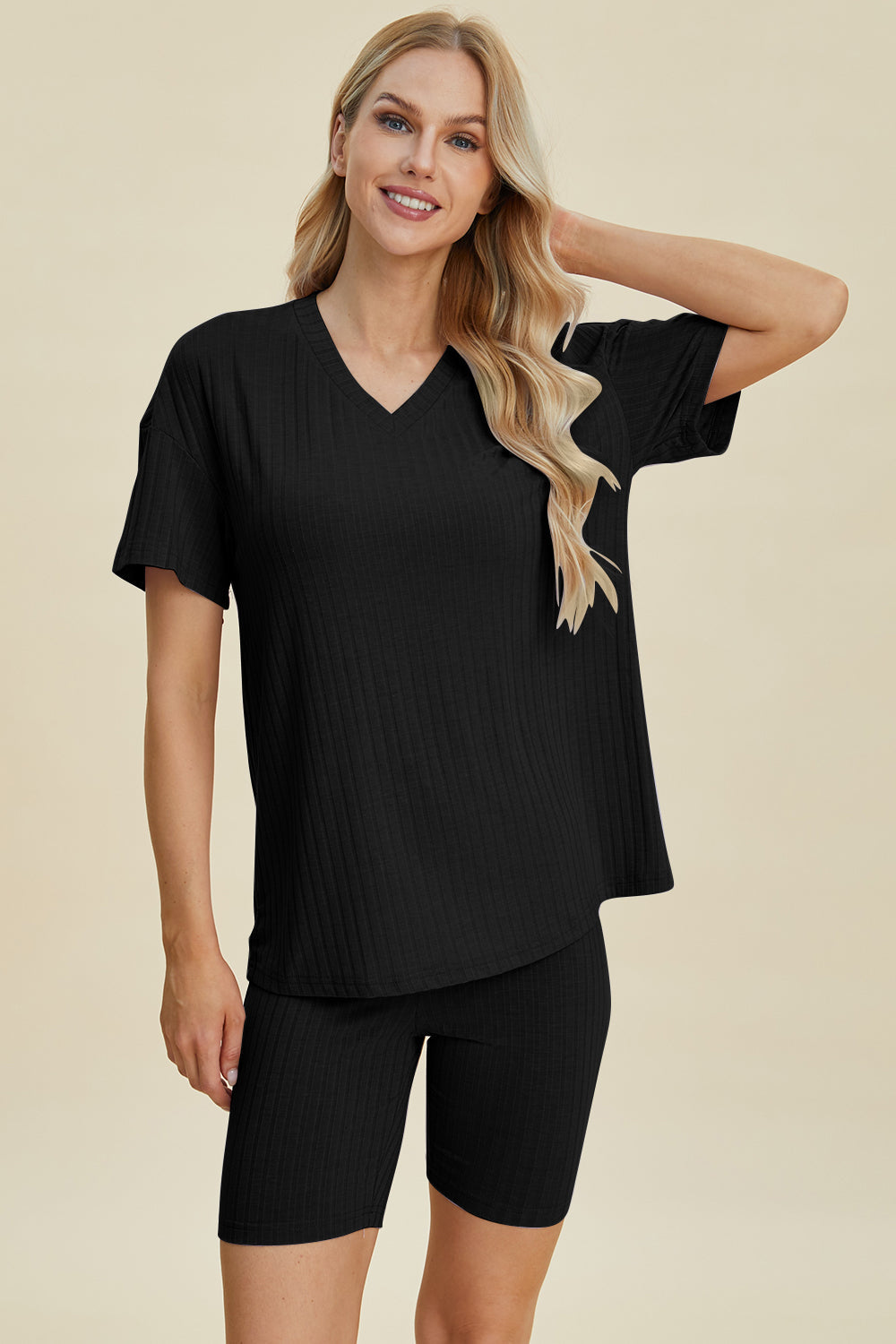 Heidi-Mode | Basic Bae Vollgröße Geripptes V-Ausschnitt Kurzarm Oberteil und Shorts Set