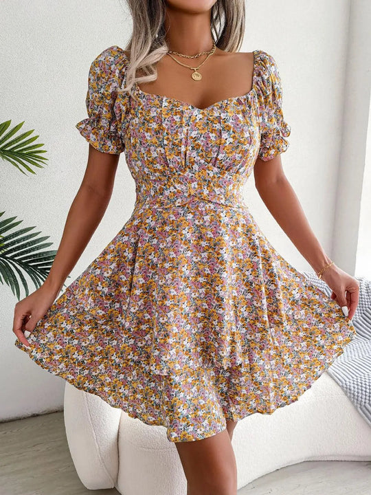 Heidi-Mode | Hoch tailliertes Sommerkleid mit kurzen Ärmeln