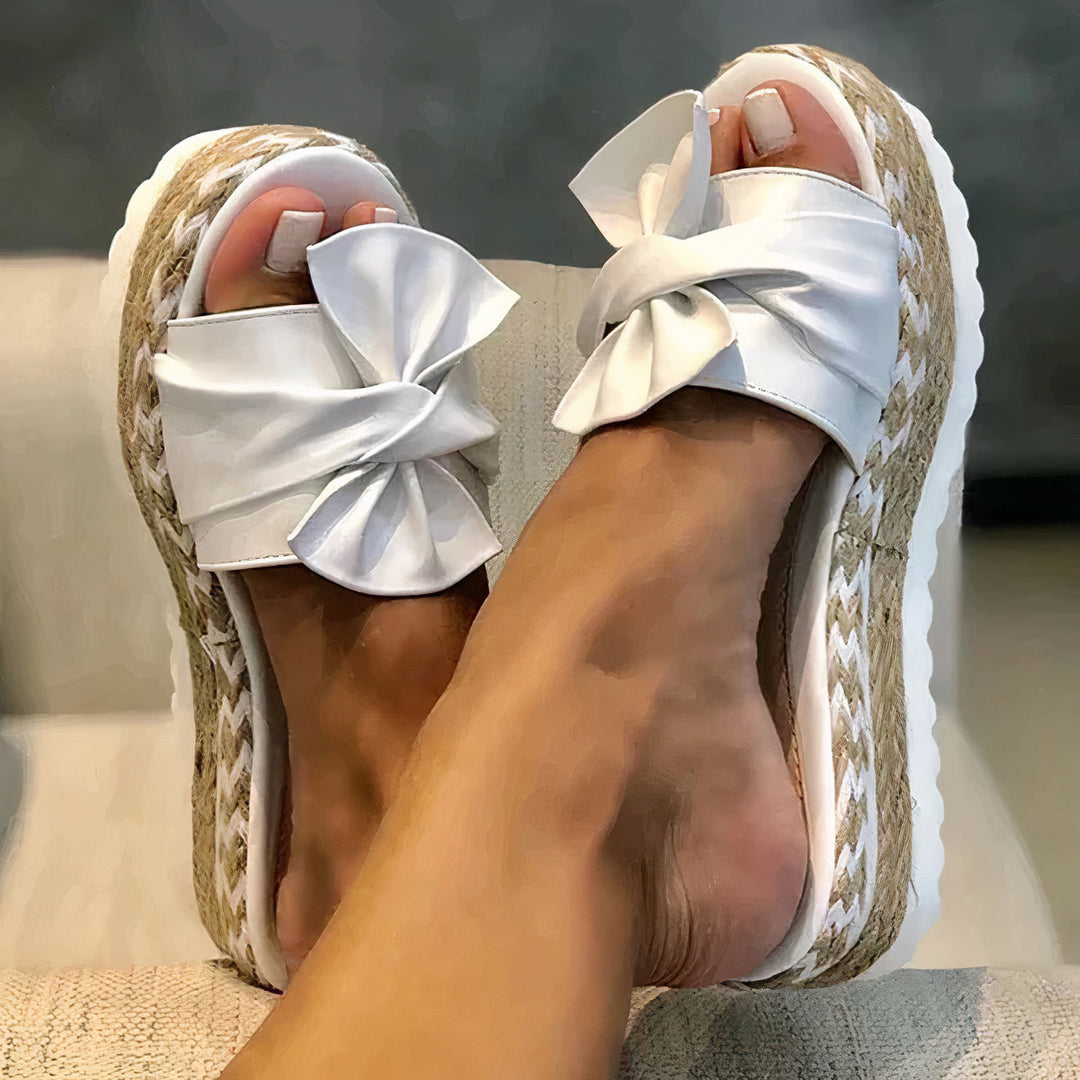 Heidi-Mode | Damenschuhe mit Lockenwicklern