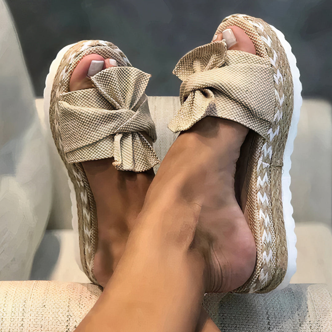 Heidi-Mode | Damenschuhe mit Lockenwicklern